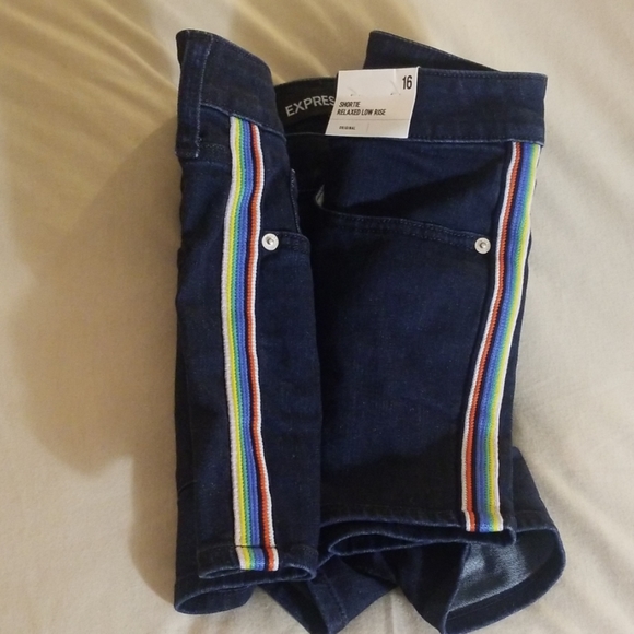 Shorts - Picture 2 of 5